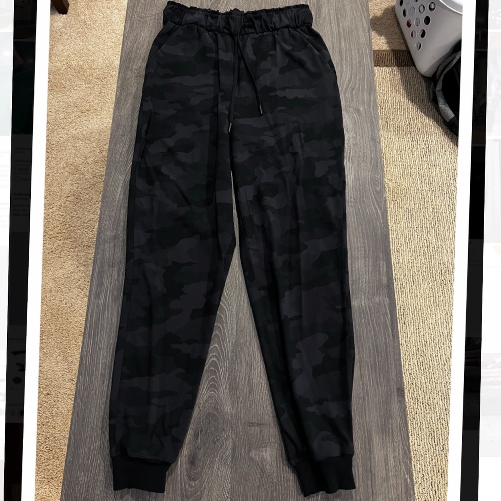 Lululemon Stretch High-Rise Jogger